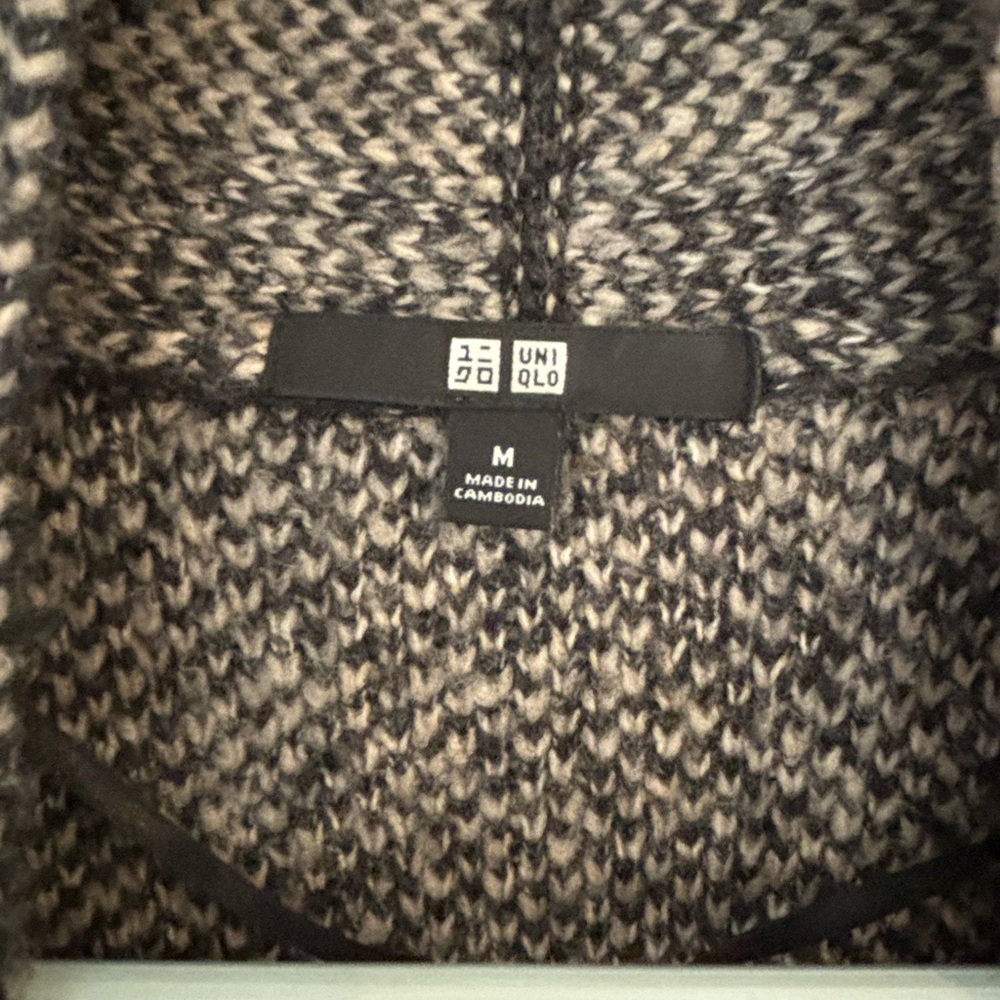 Uniqlo Sweater Coat. size M - Picture 3 of 3
